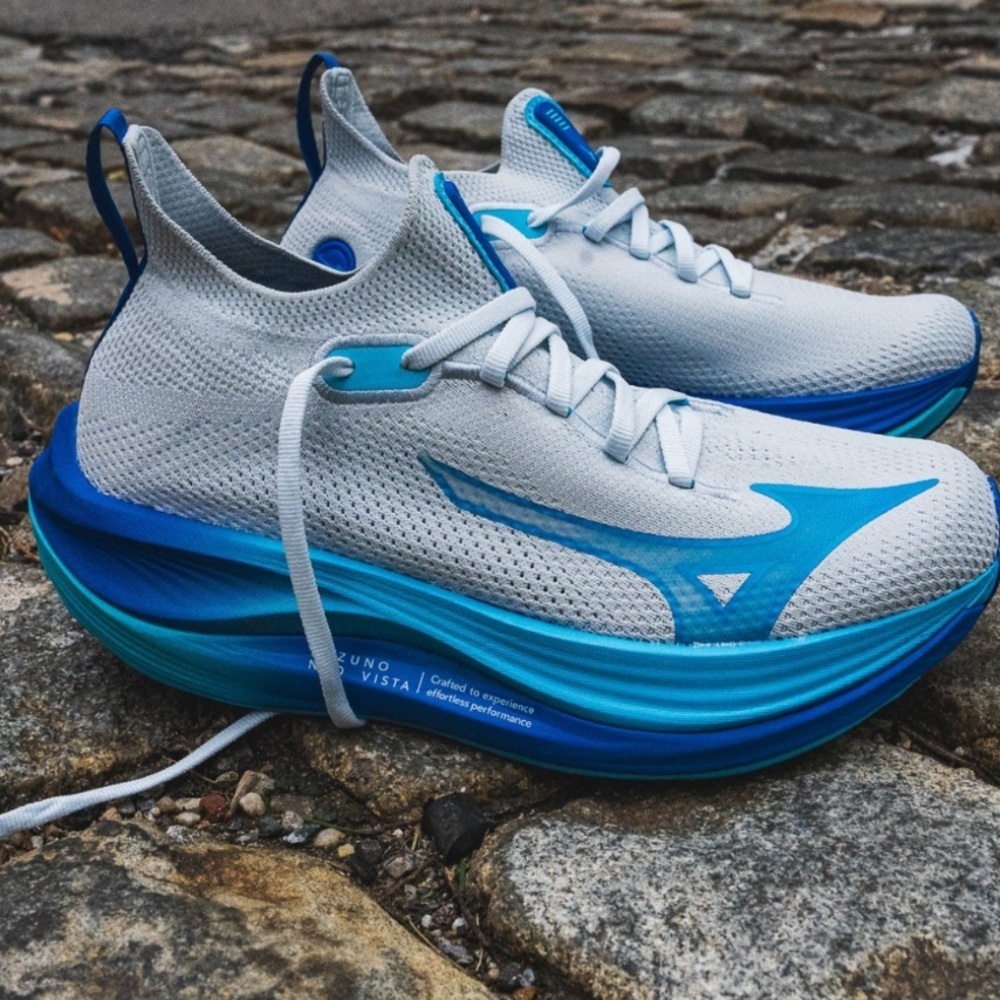 Mizuno Neo Vista Surf women size 8 Blue Sneakers